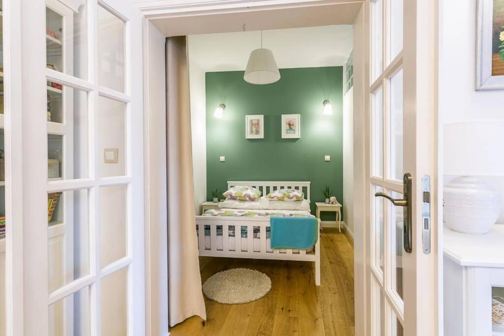 Old Town Apartment Delux Краков Экстерьер фото